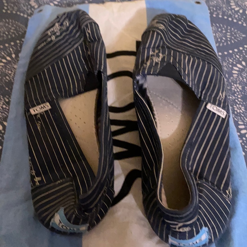 Toms